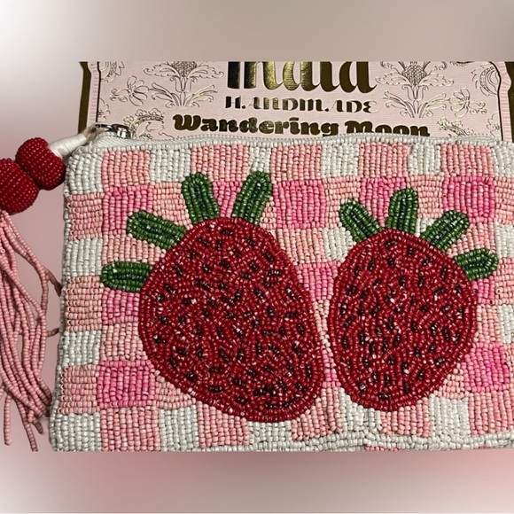 Rare. Made in India beaded strawberry clutch purse / wallet / coin purse - Picture 1 of 2